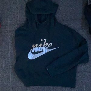 Cropped Nike Hoodie